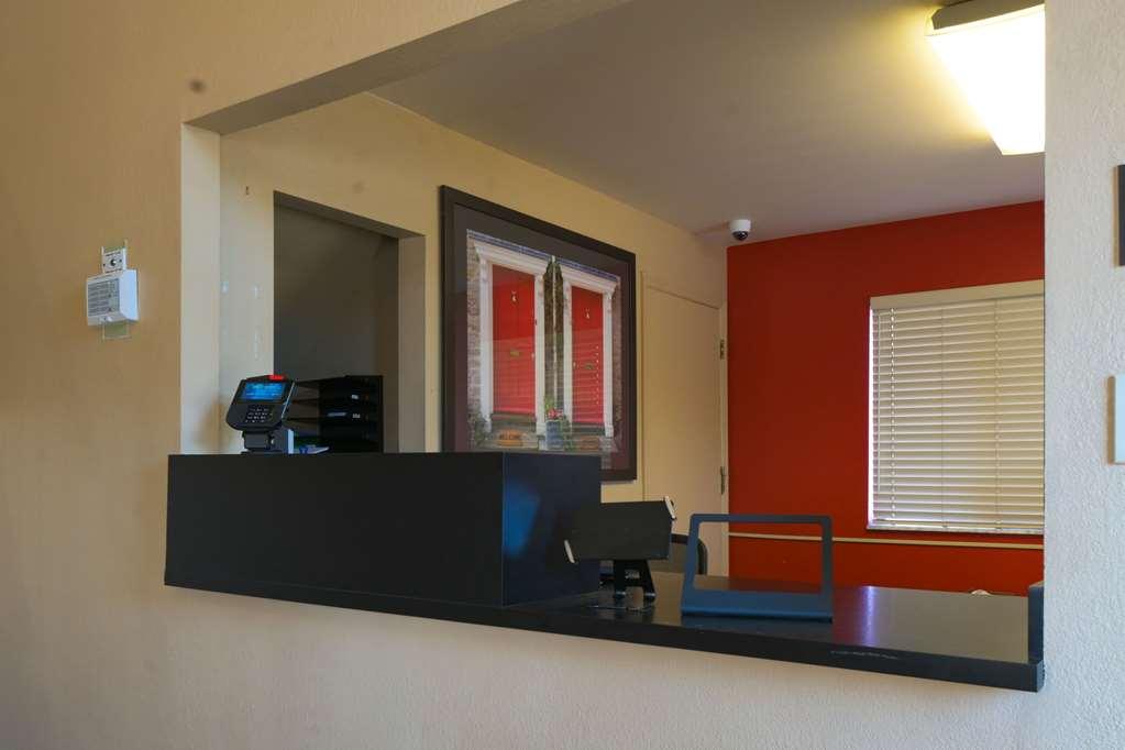 Suburban Studios Louisville East Інтер'єр фото