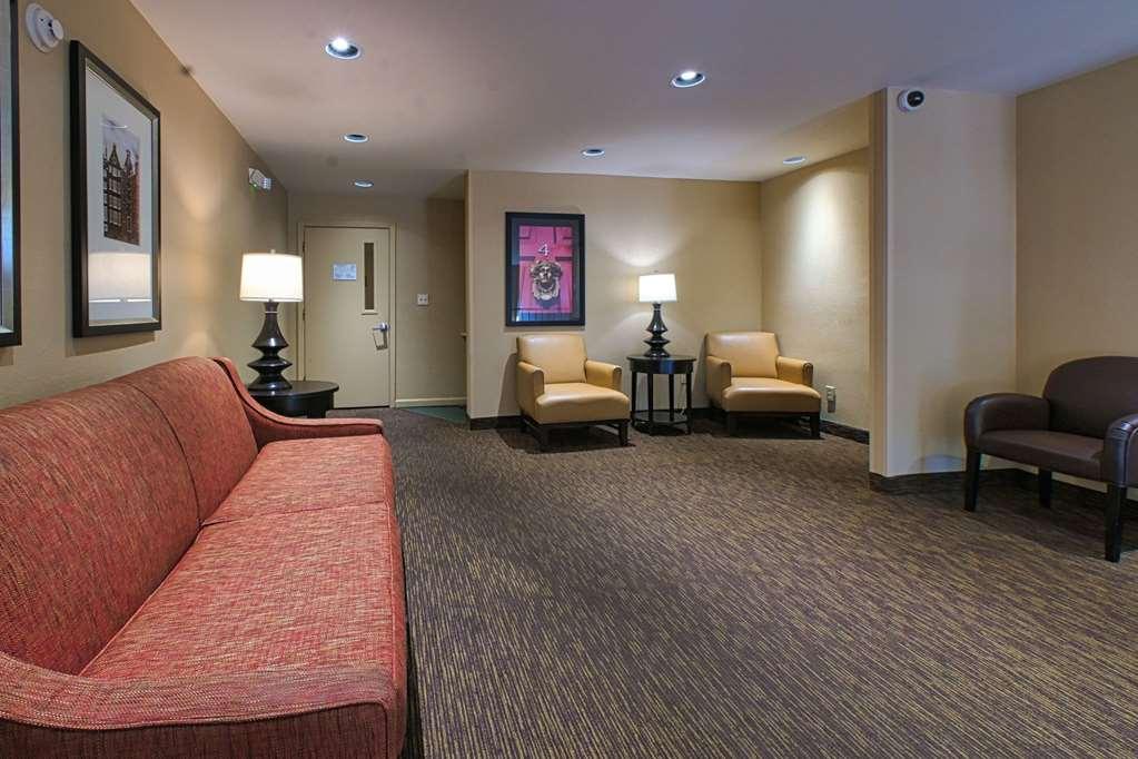 Suburban Studios Louisville East Інтер'єр фото