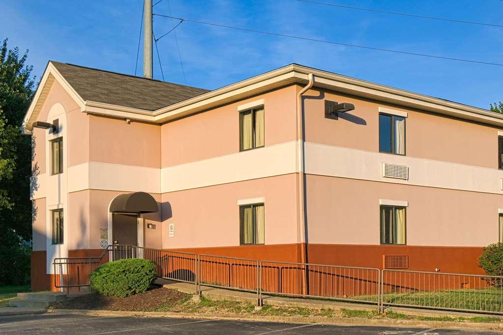 Suburban Studios Louisville East Екстер'єр фото