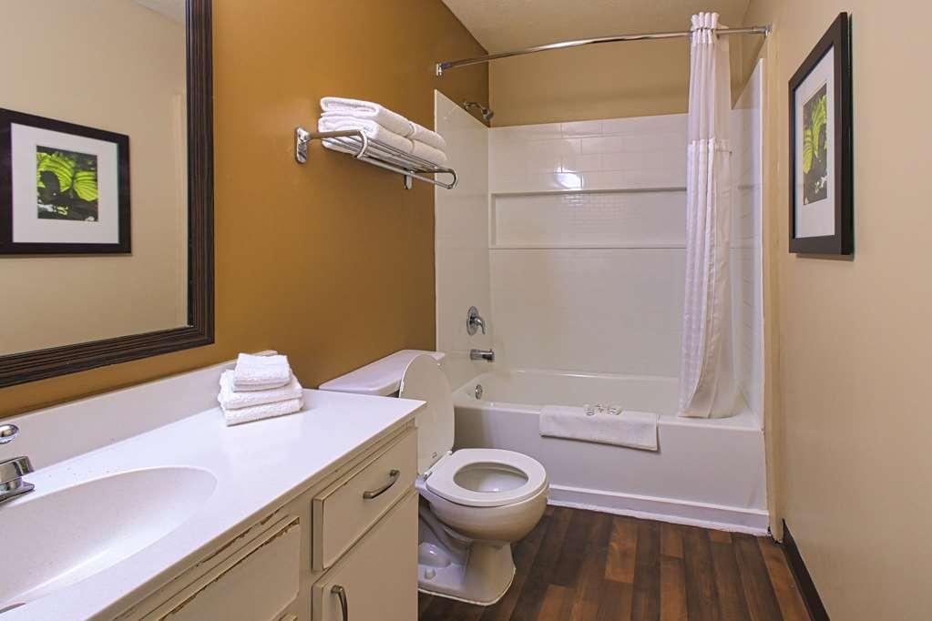 Suburban Studios Louisville East Номер фото