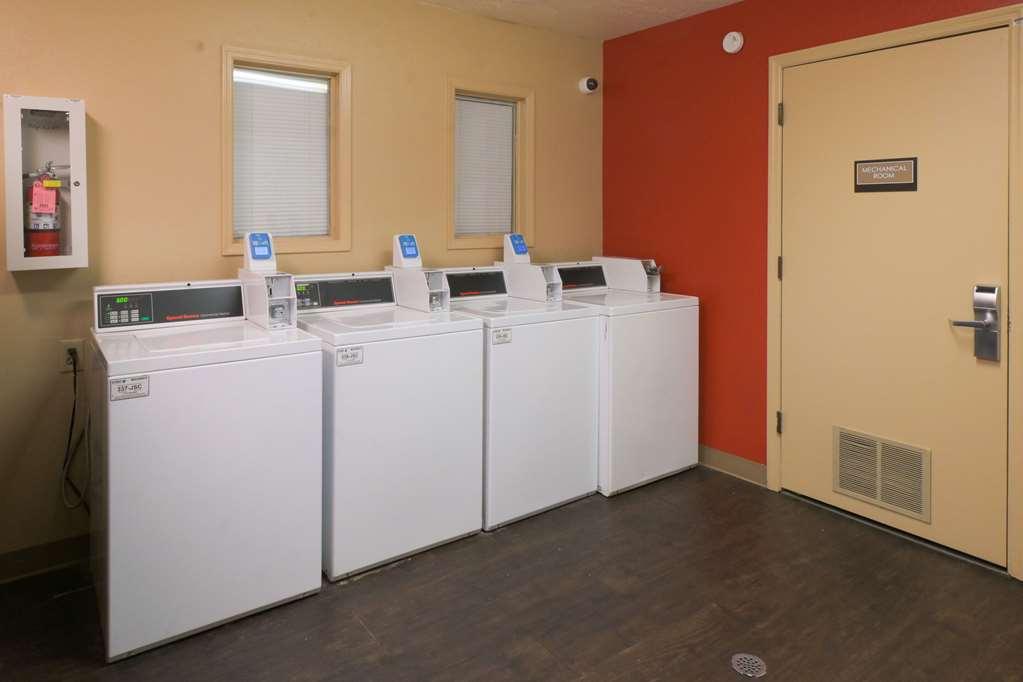 Suburban Studios Louisville East Зручності фото