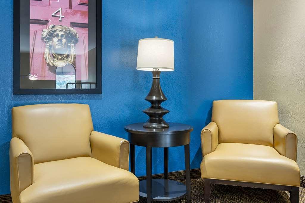Suburban Studios Louisville East Інтер'єр фото