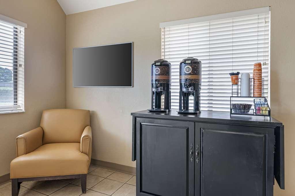 Suburban Studios Louisville East Інтер'єр фото