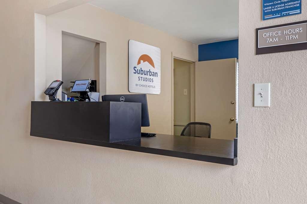 Suburban Studios Louisville East Інтер'єр фото