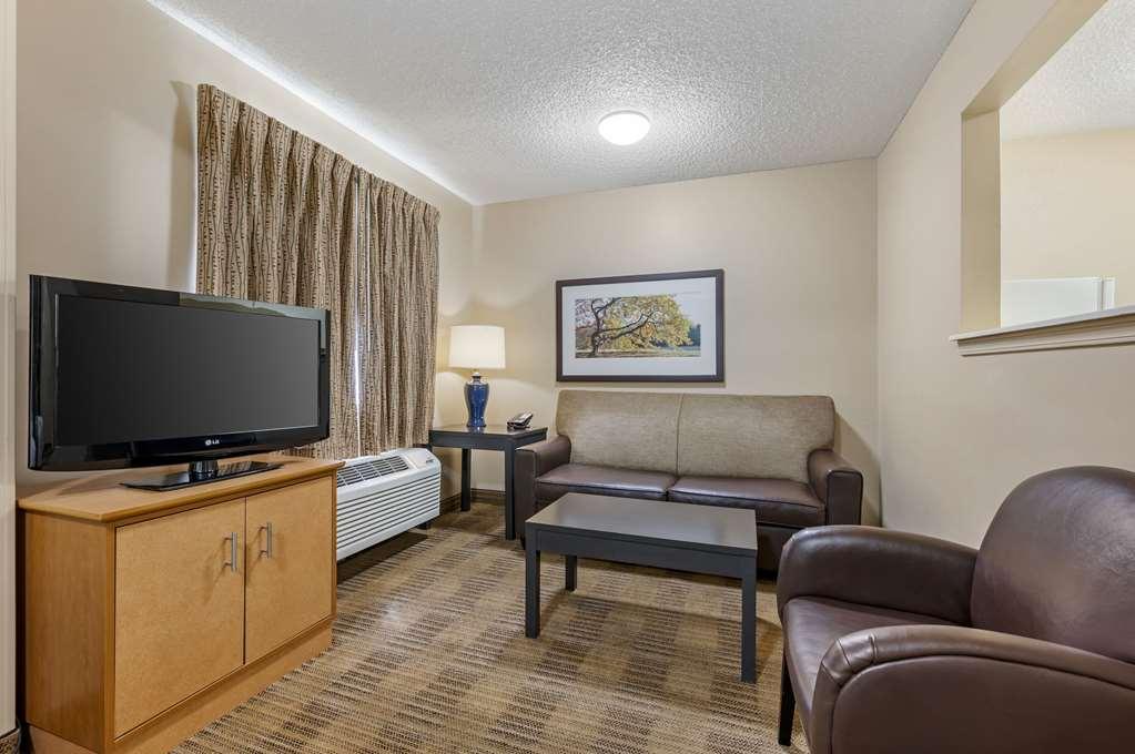 Suburban Studios Louisville East Номер фото
